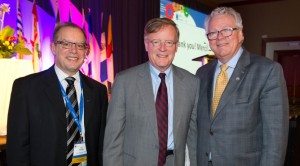 From left to right: Ray Racette, President and CEO of the CCHL, Jeffrey Simpson of the Globe and Mail and Bill Tholl, President of HealthCareCAN pose after the 2015 Great Canadian HealthCare Debate,